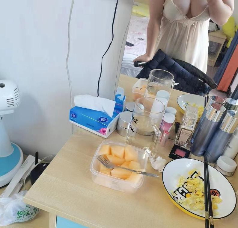 杨将军巷胖姐家来了一个新下海的